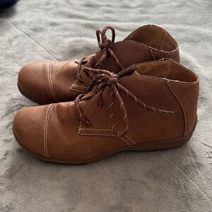 b.o.c. Brown Women's Ankle Boots